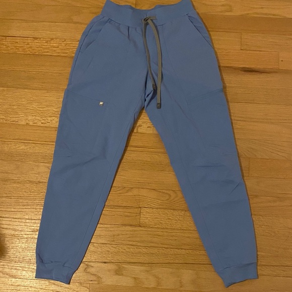 Fabletics ceil blue scrub set - Picture 4 of 8
